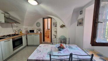RIF.31 AMPIO TRILOCALE A POCHI KM DAL MARE