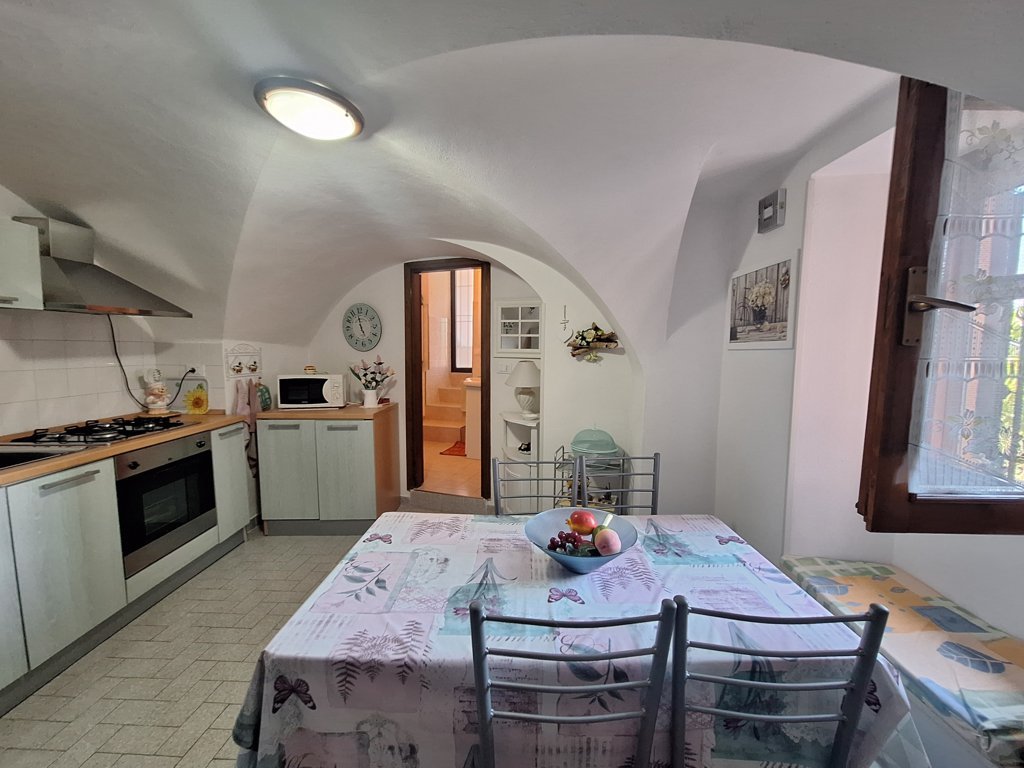RIF.31 AMPIO TRILOCALE A POCHI KM DAL MARE