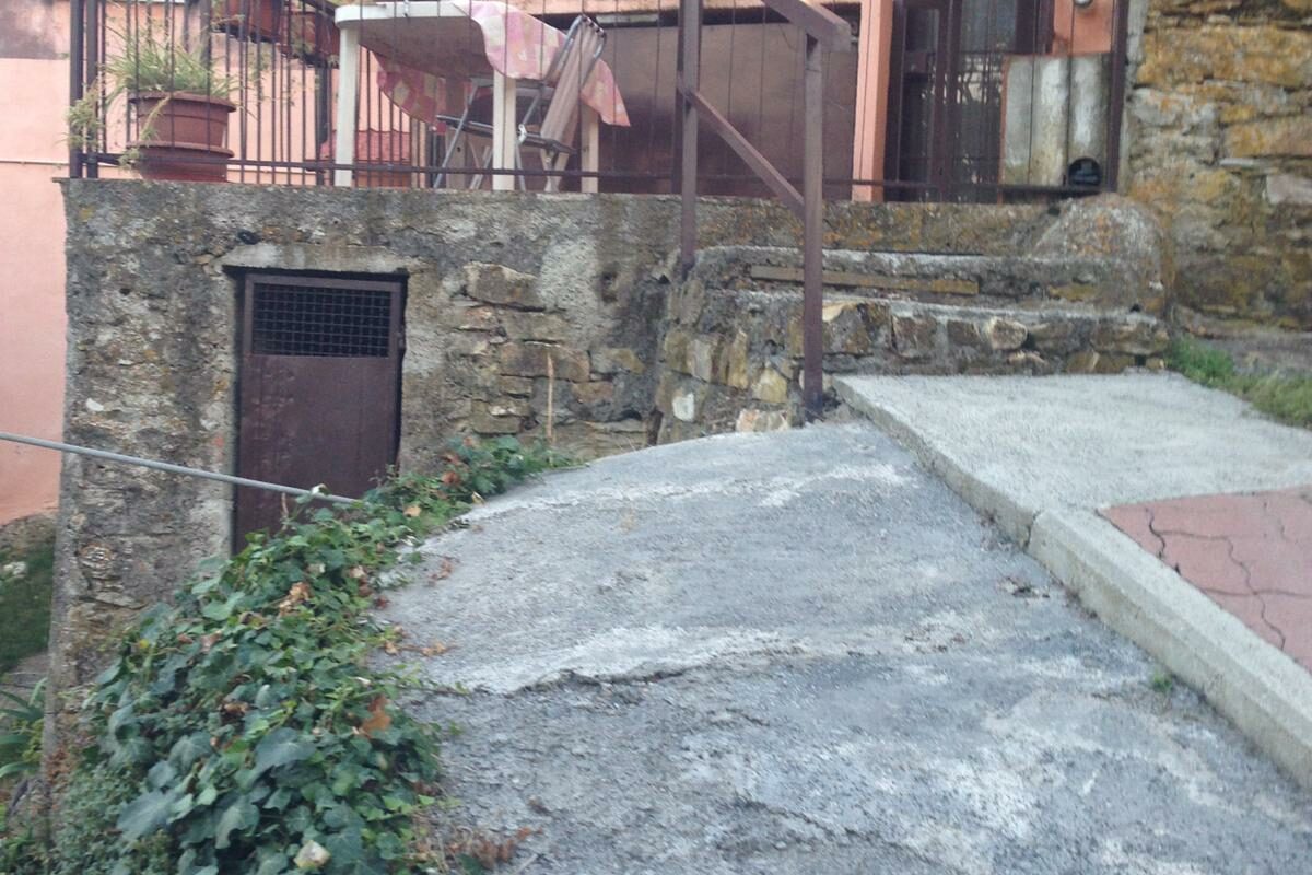 RIF.31 AMPIO TRILOCALE A POCHI KM DAL MARE